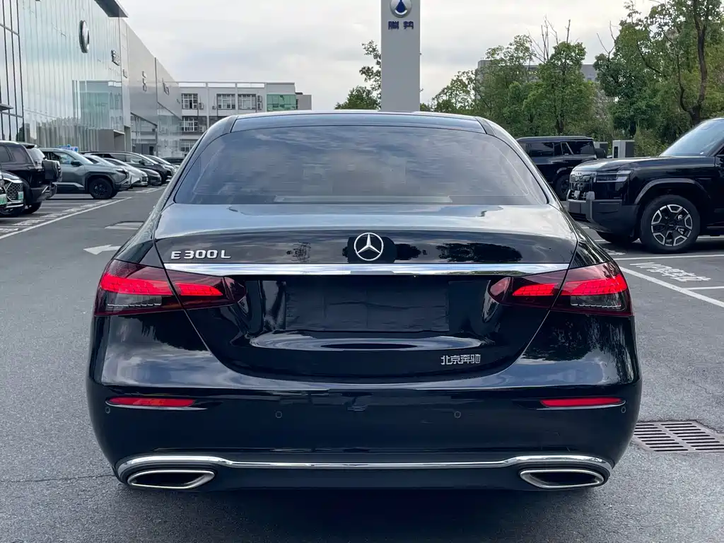 Mercedes-Benz E-Class — миниатюра 18
