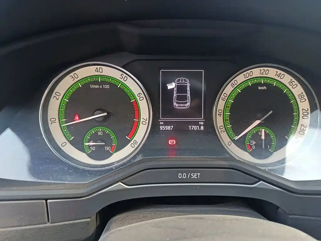 Skoda Superb — миниатюра 12