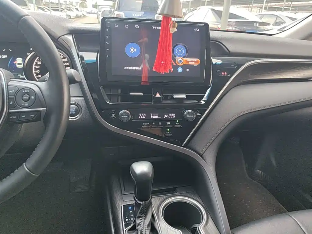 Toyota Camry — миниатюра 13