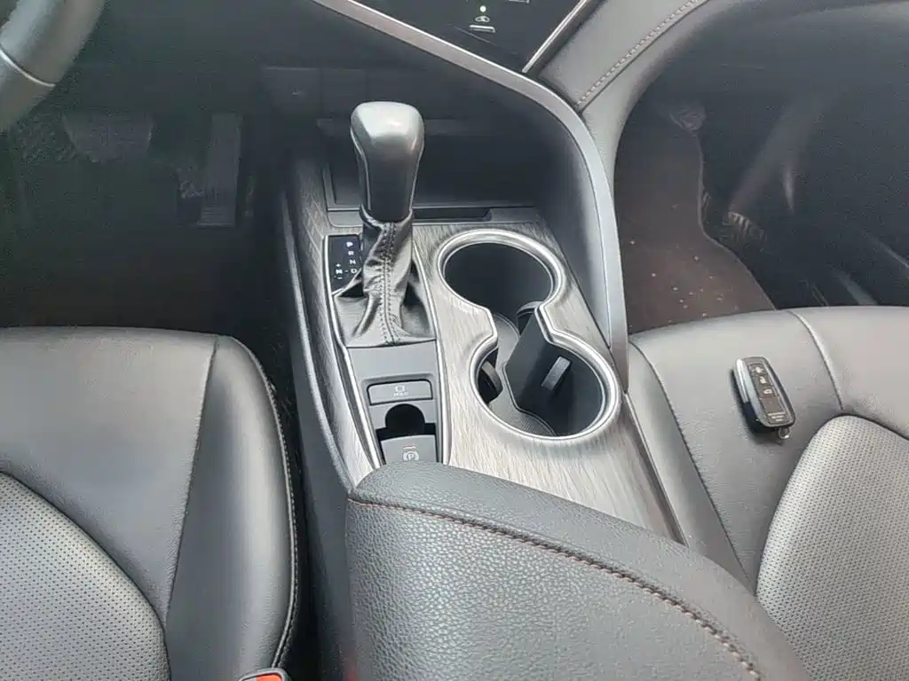 Toyota Camry — миниатюра 14