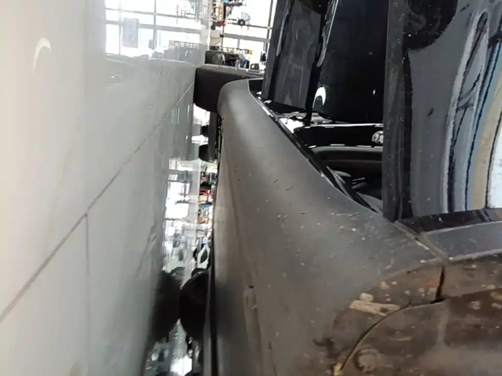 Tesla Model Y — миниатюра 21