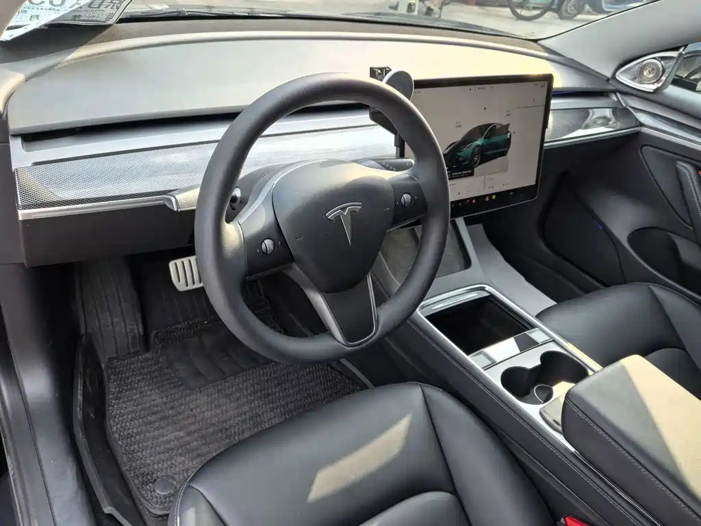 Tesla Model 3 — миниатюра 4