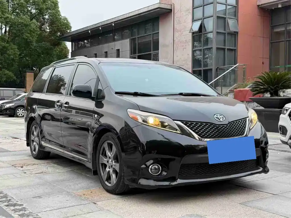 Toyota Sienna — миниатюра 3