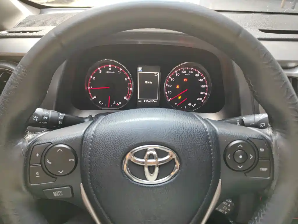 Toyota RAV4 — миниатюра 10