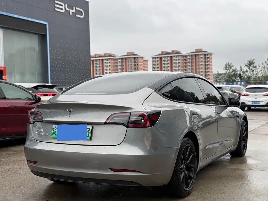 Tesla Model 3 — миниатюра 11