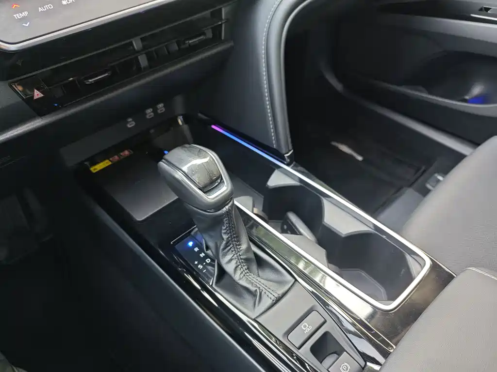 Toyota Camry — миниатюра 17