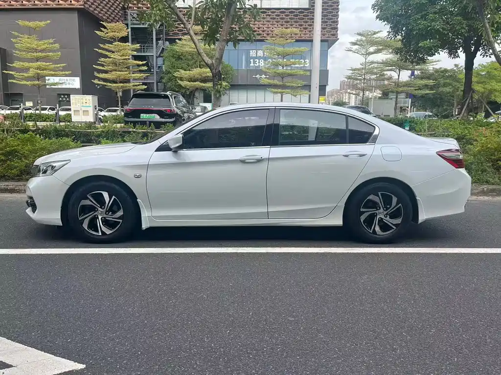 Honda Accord — миниатюра 7