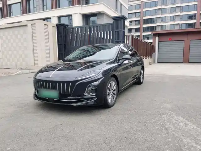 2023 Hongqi E-QM5