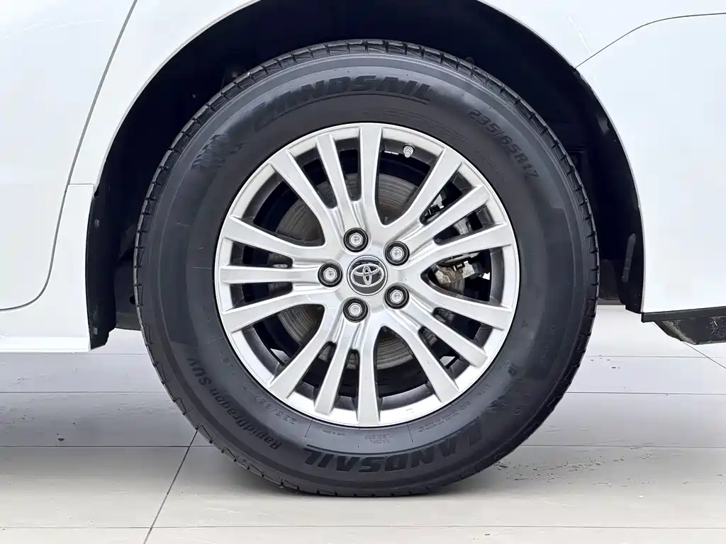 Toyota Sienna — миниатюра 13