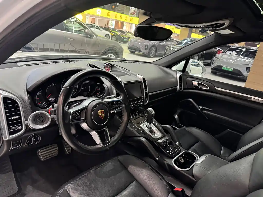 Porsche Cayenne — миниатюра 5