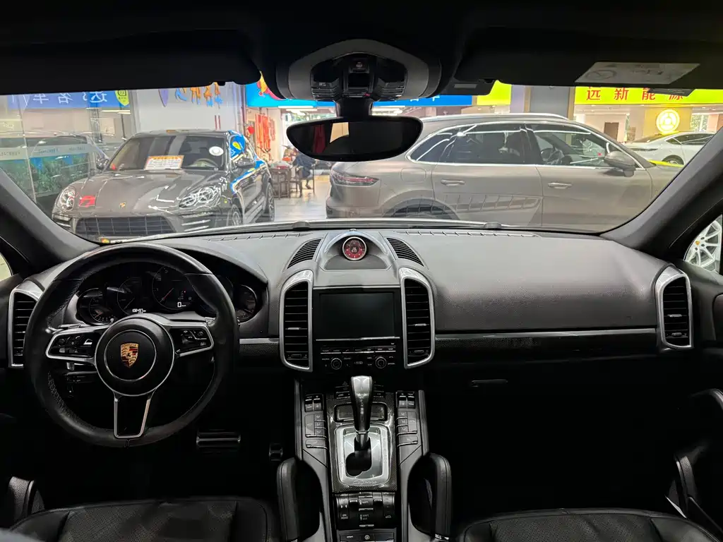 Porsche Cayenne — миниатюра 11