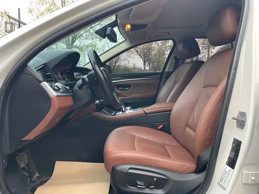 BMW 5 Series — миниатюра 9