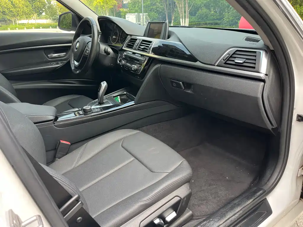 BMW 3 Series — миниатюра 9