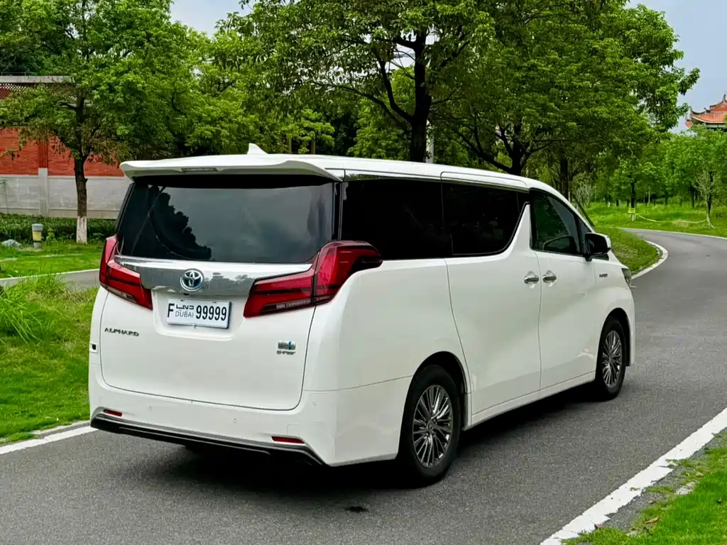 Toyota Alphard — миниатюра 22