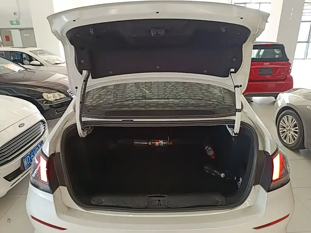 Peugeot 408 — миниатюра 19