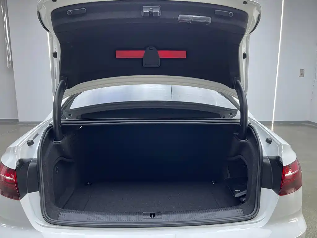 Audi A4L — миниатюра 6