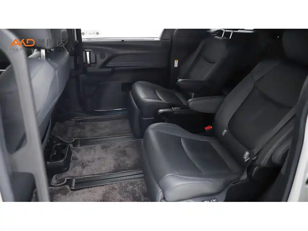 Toyota Sienna — миниатюра 7