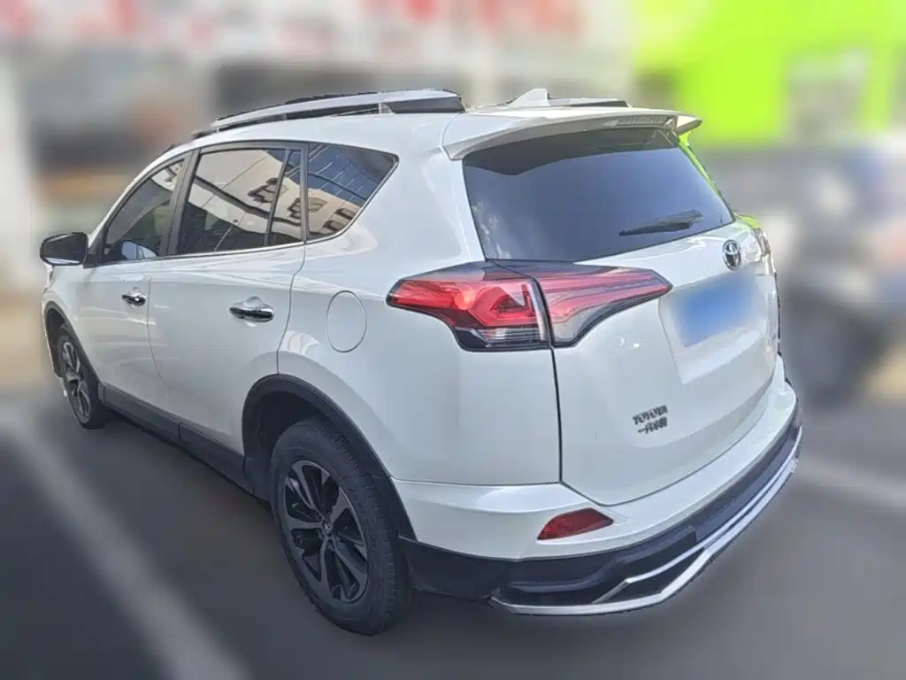 Toyota RAV4 — миниатюра 7