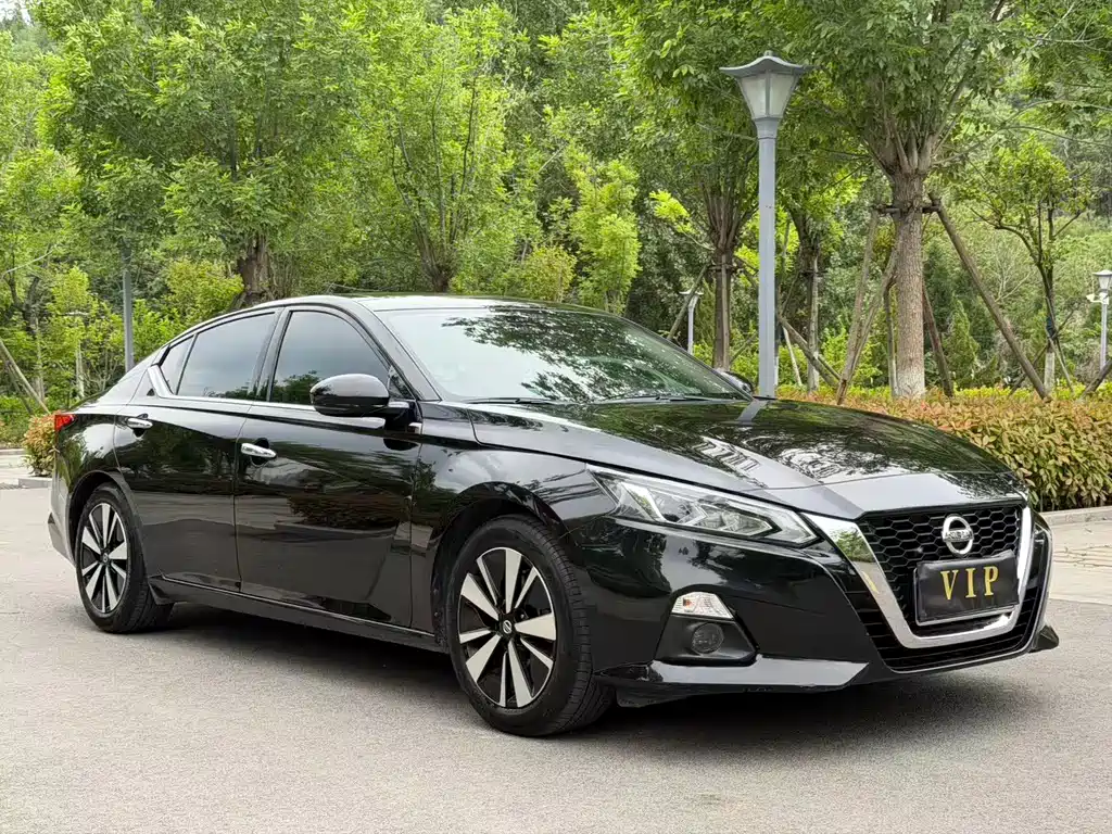 Купить Nissan Teana