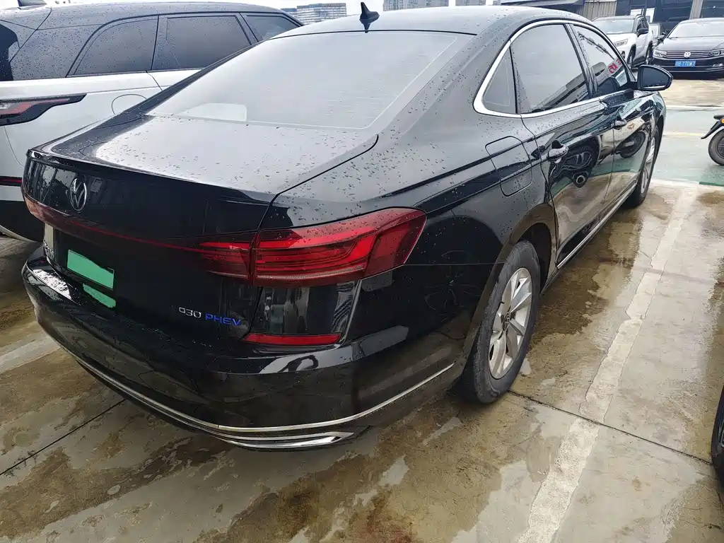 Volkswagen Passat PHEV — миниатюра 9