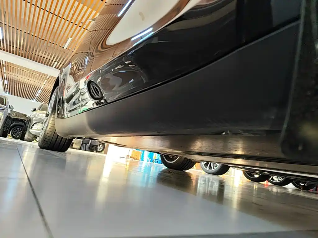 Tesla Model Y — миниатюра 21