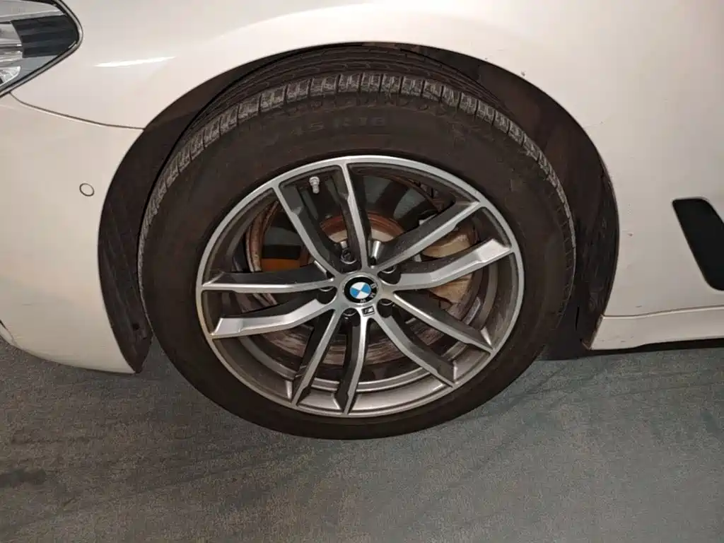 BMW 5 Series — миниатюра 23