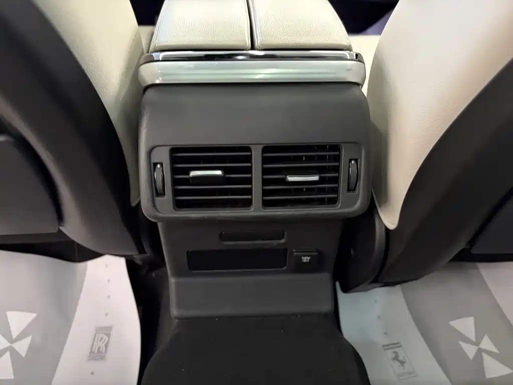 Land Rover Velar — миниатюра 18