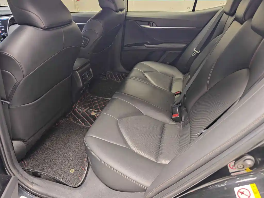 Toyota Camry — миниатюра 5
