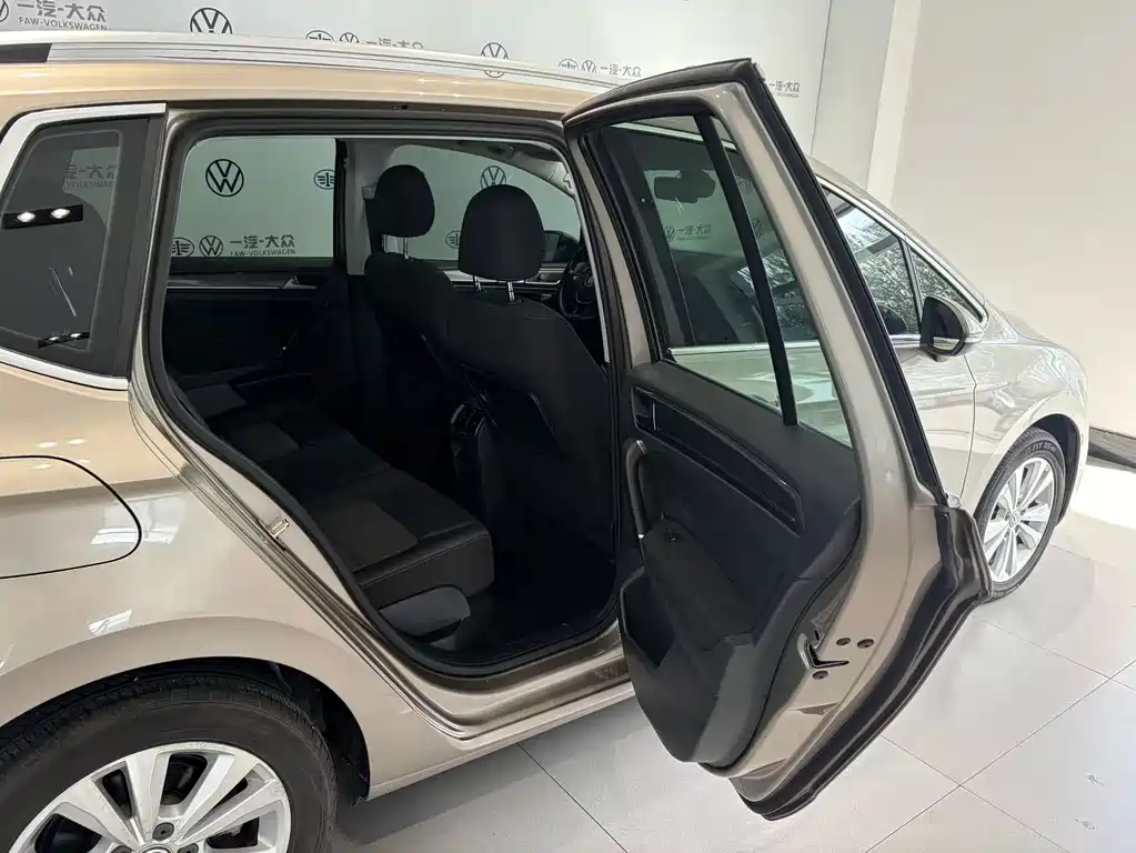 Volkswagen Golf Sportsvan — миниатюра 8