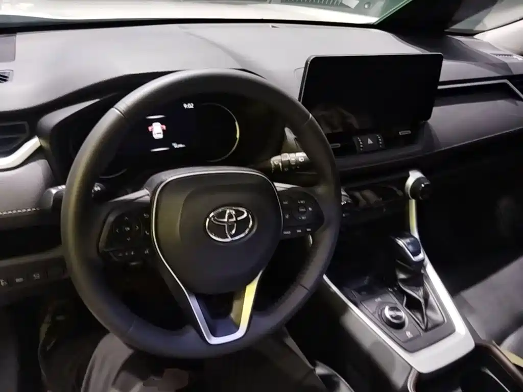 Toyota RAV4 — миниатюра 10