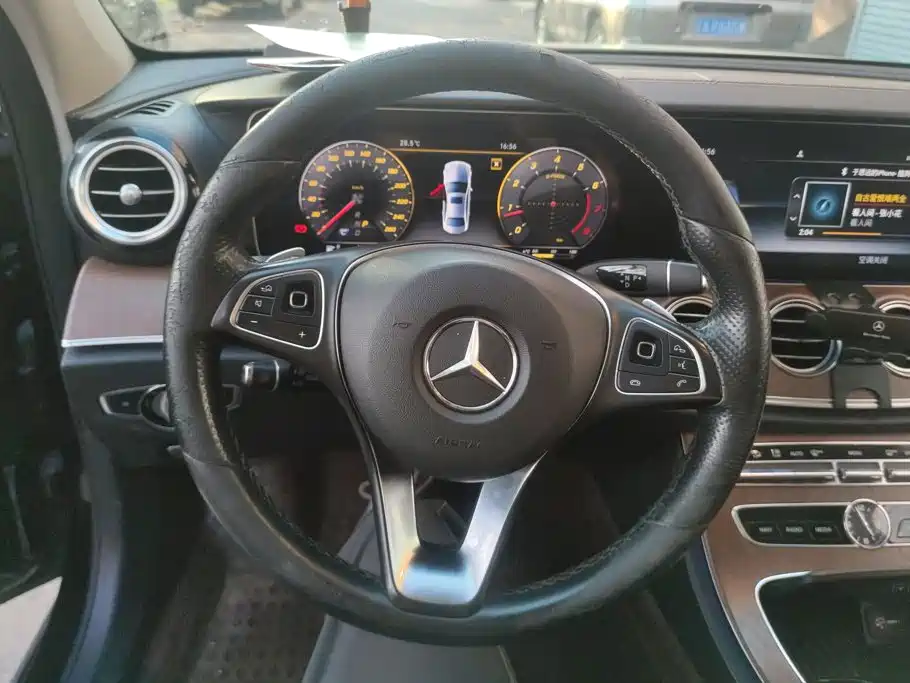 Mercedes-Benz E-Class — миниатюра 15