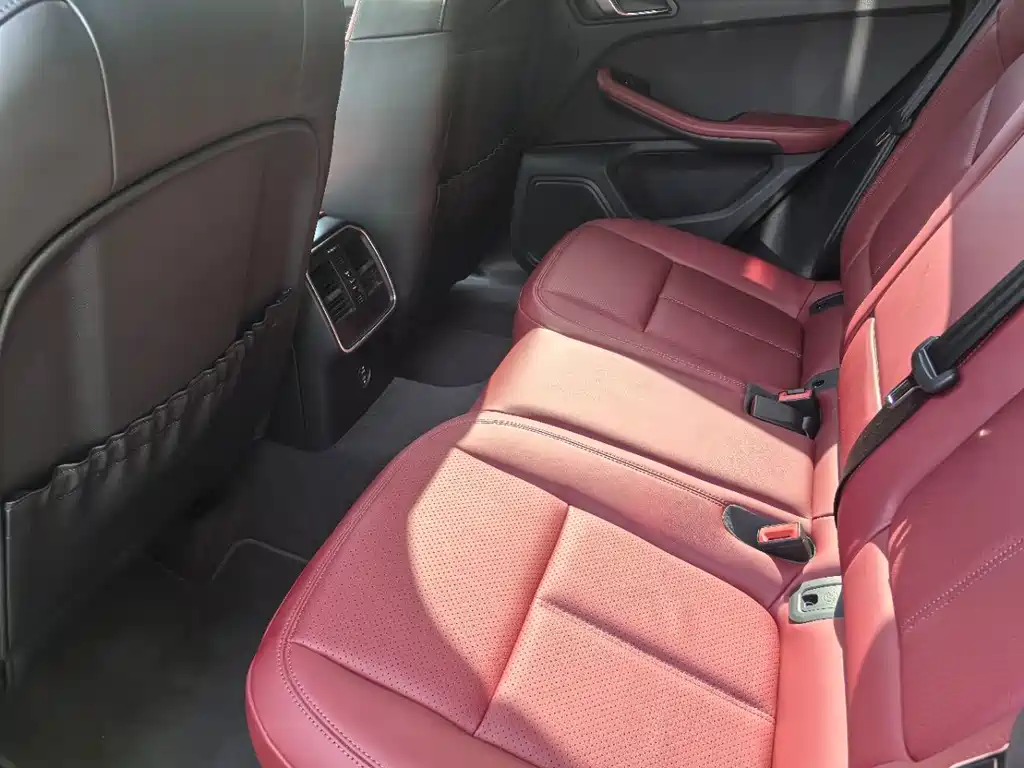 Porsche Macan — миниатюра 12
