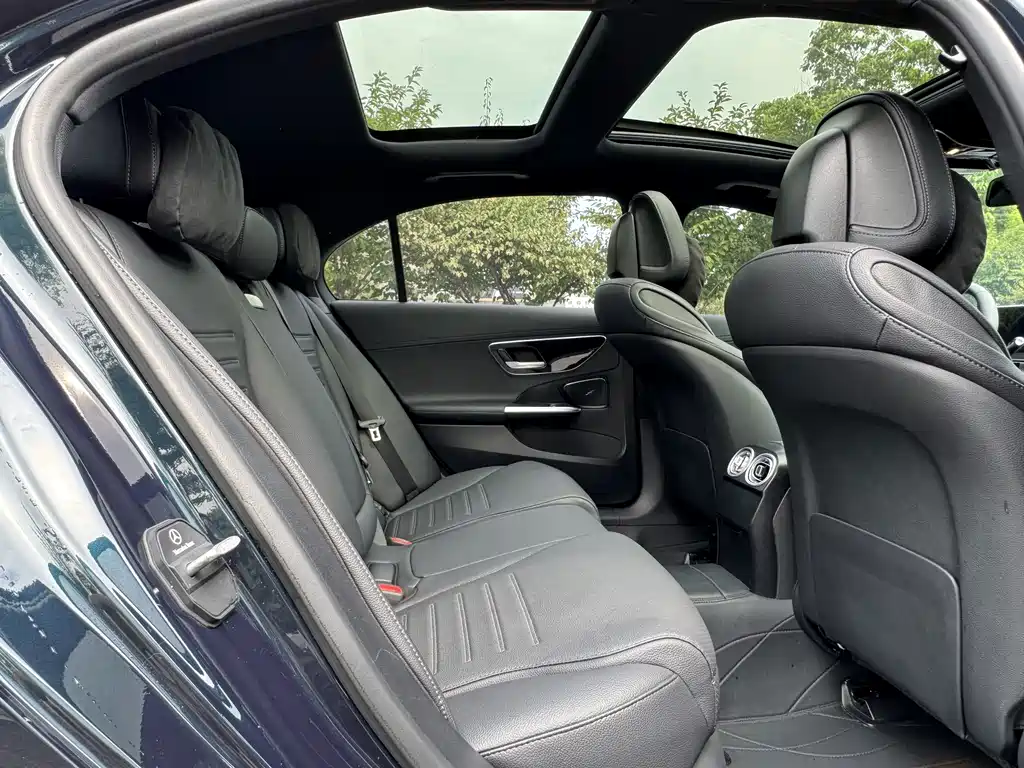 Mercedes-Benz C-Class — миниатюра 12