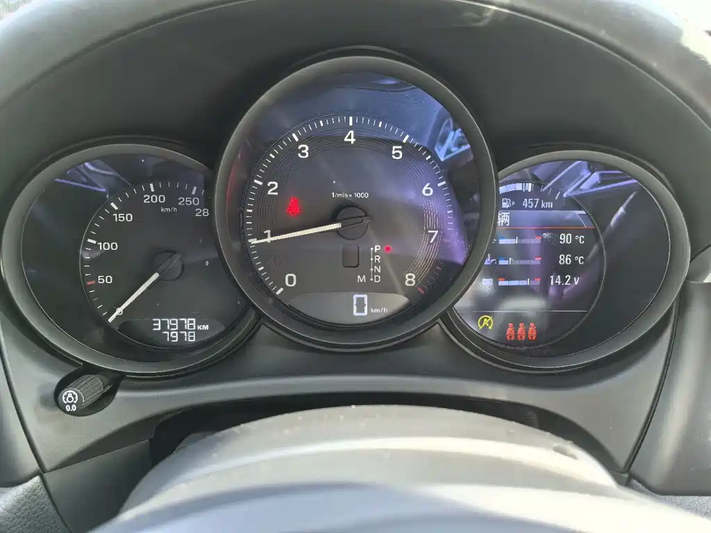 Porsche Macan — миниатюра 6