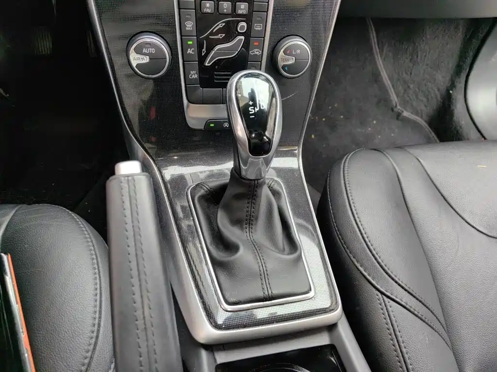 Volvo V40 — миниатюра 7