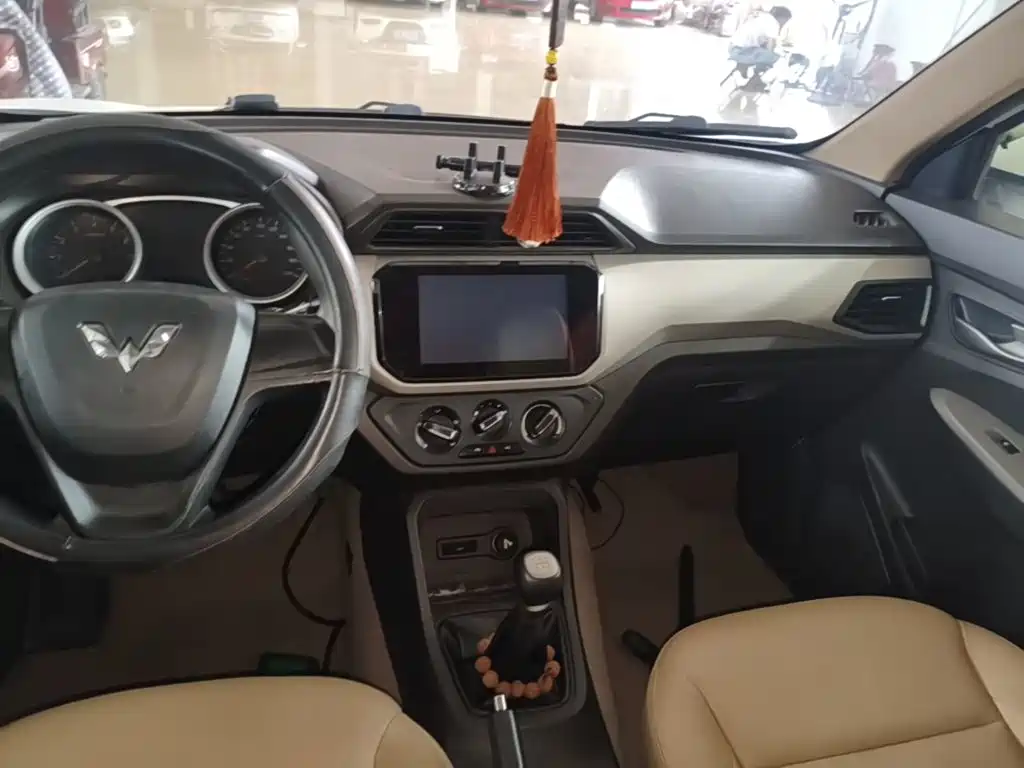 Wuling Hongguang — миниатюра 13