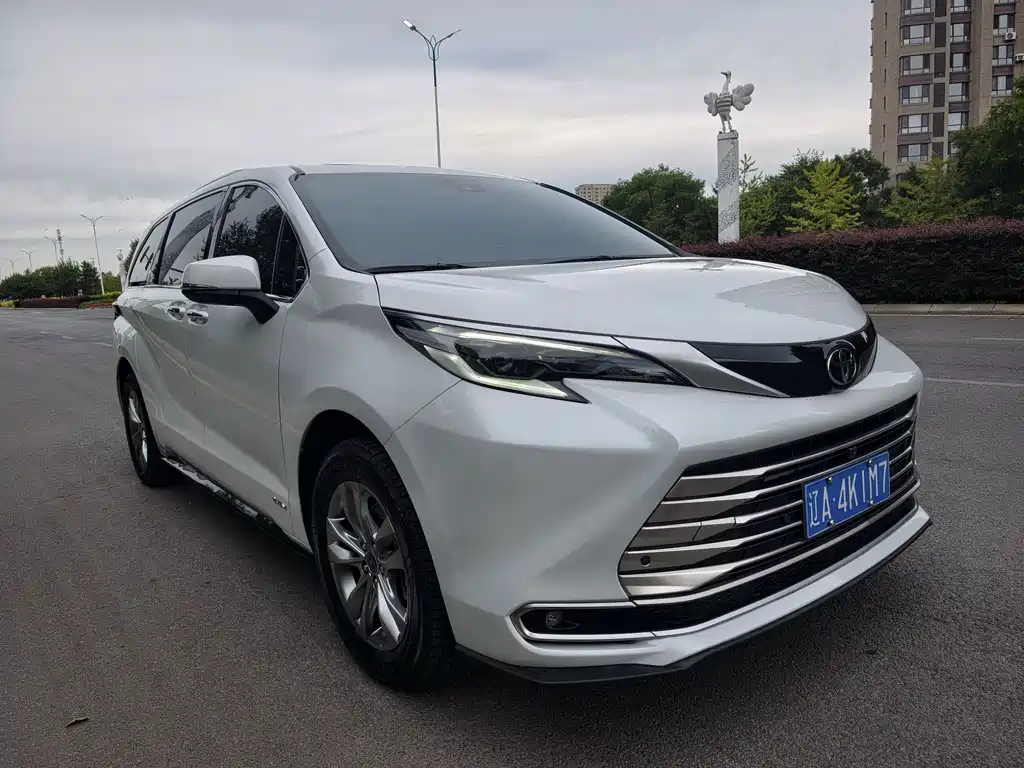 Toyota Sienna — миниатюра 3