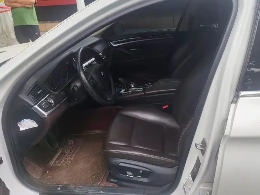 BMW 5 Series — миниатюра 9