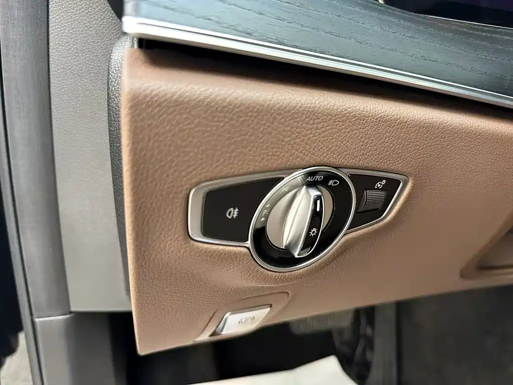 Mercedes-Benz E-Class — миниатюра 40