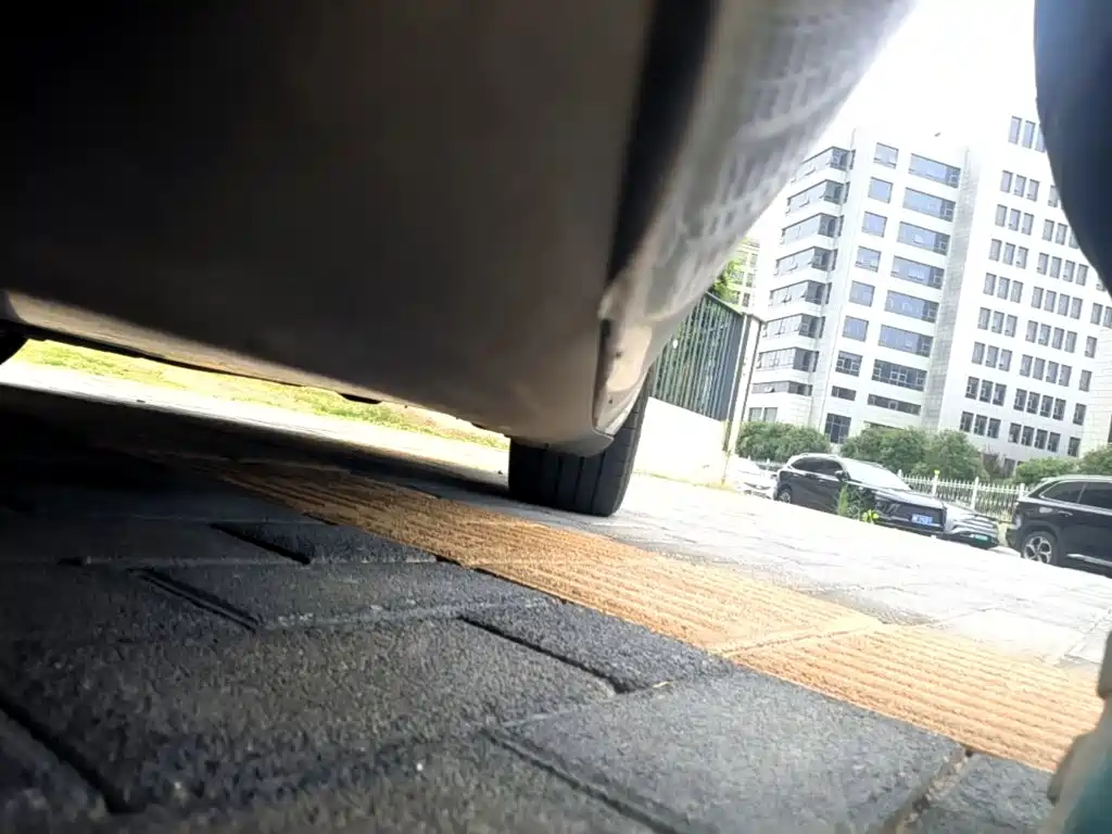 Tesla Model 3 — миниатюра 22