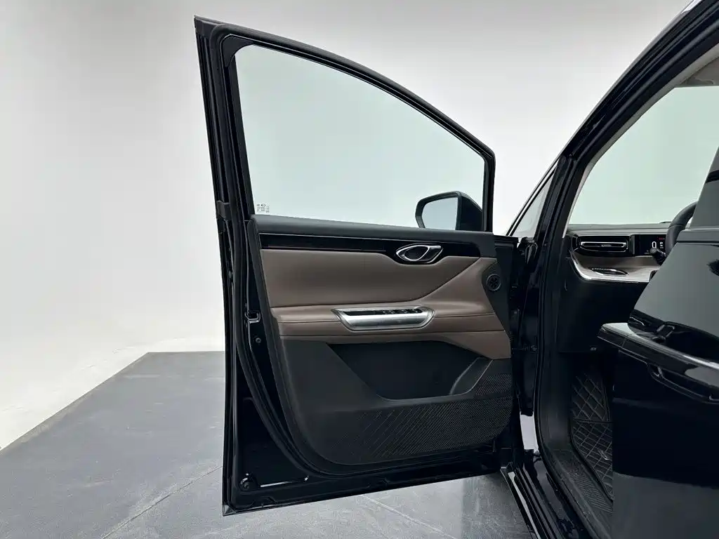 GAC Motor Trumpchi E8 PHEV — миниатюра 11