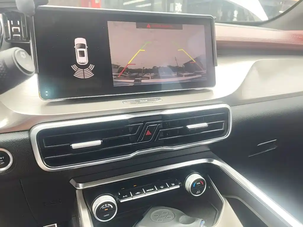 Geely Binyue — миниатюра 13