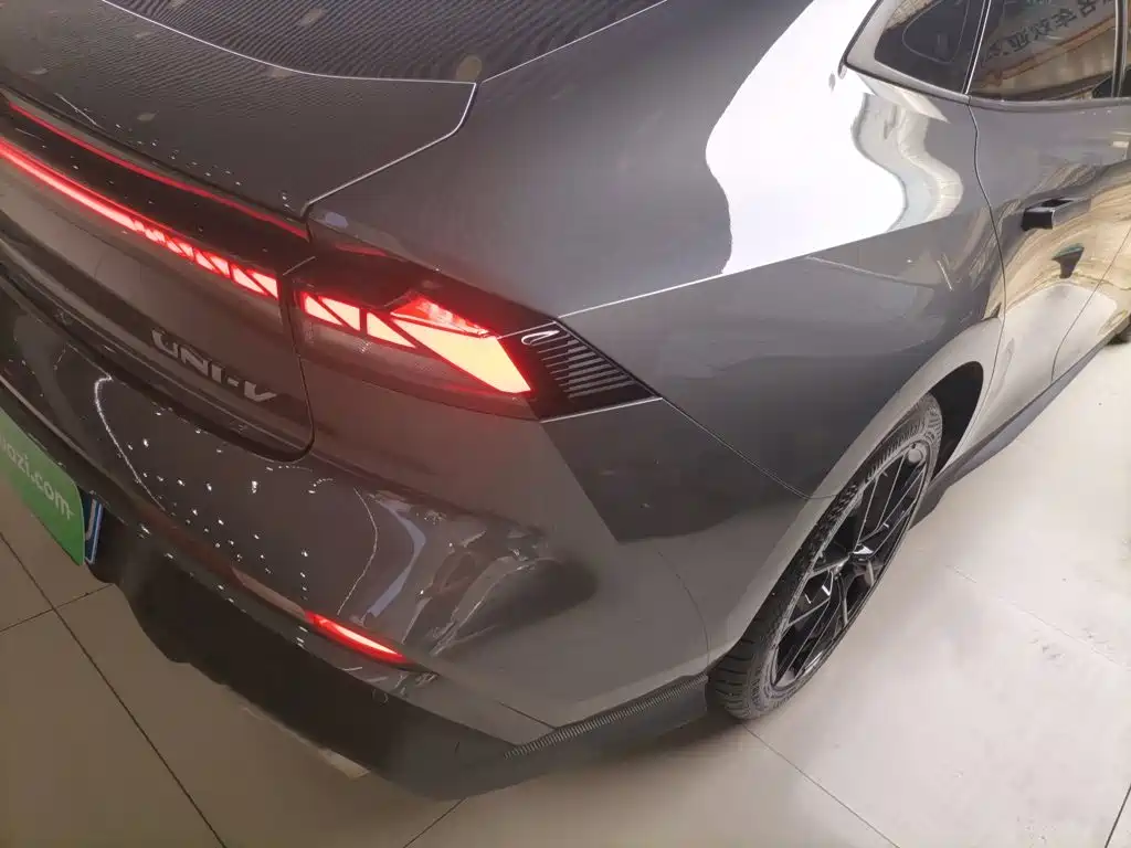 Changan UNI-V 2024 1.5T Luxury