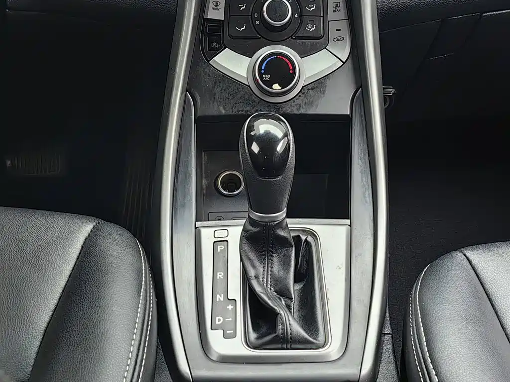 Hyundai Elantra Langdong — миниатюра 13