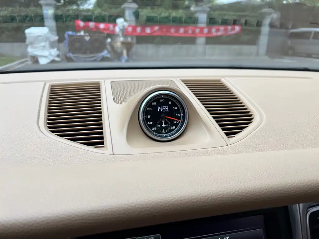 Porsche Macan — миниатюра 19
