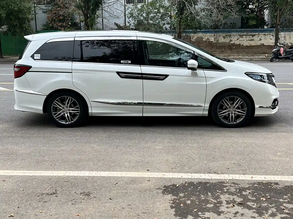 Honda Elysion — миниатюра 2