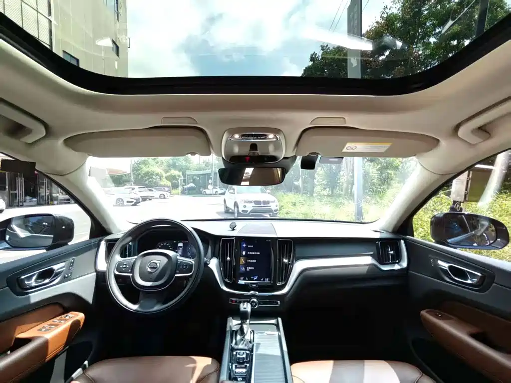 Volvo XC60 — миниатюра 6