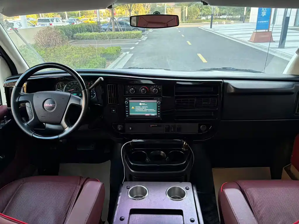 GMC Savana — миниатюра 8