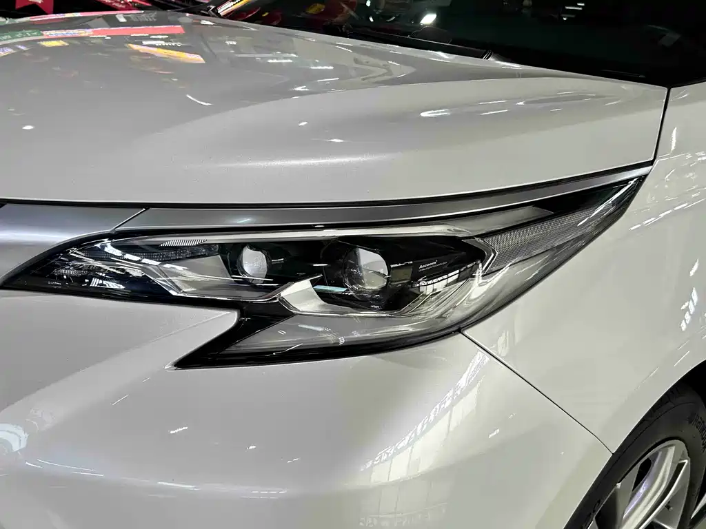 Toyota Sienna — миниатюра 4