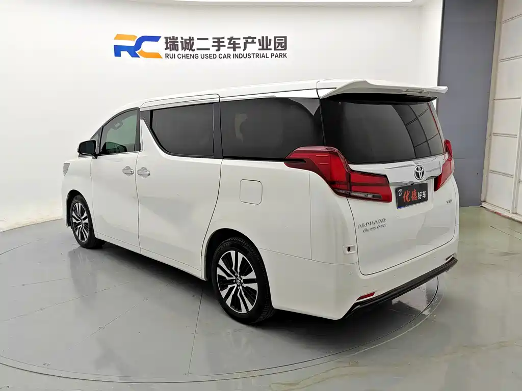 Toyota Alphard — миниатюра 19